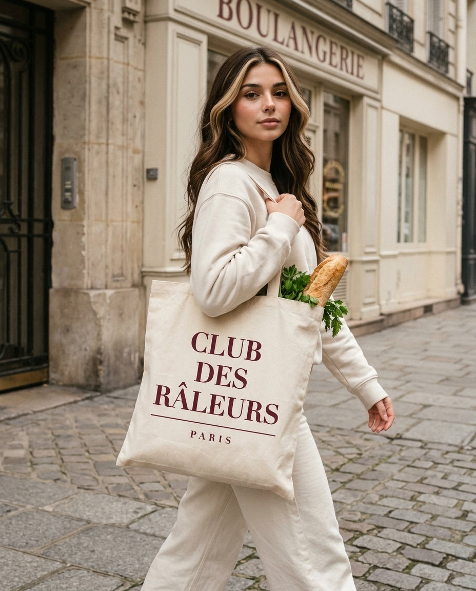 Emma carrying the Club des Râleurs canvas tote in Paris